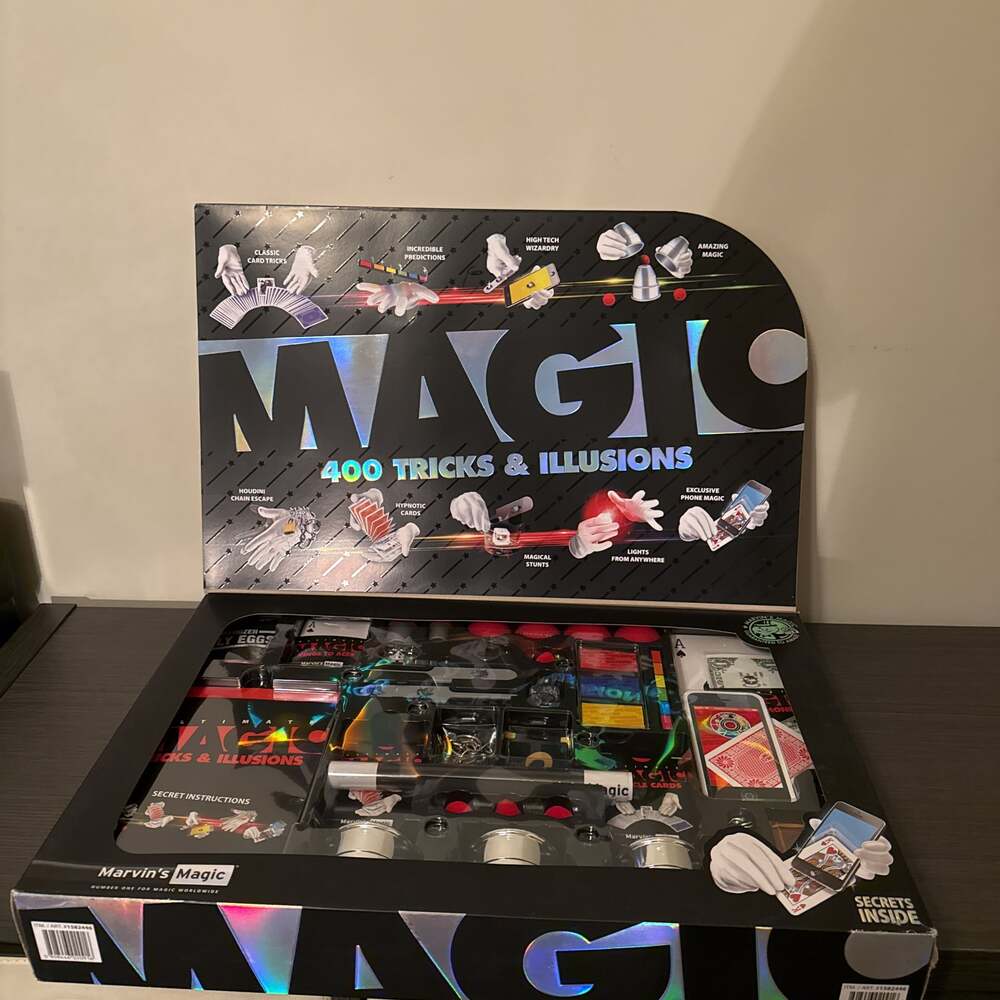 Marvin's Magic Ultimate Magic Set 400 Tricks & Illusions Box